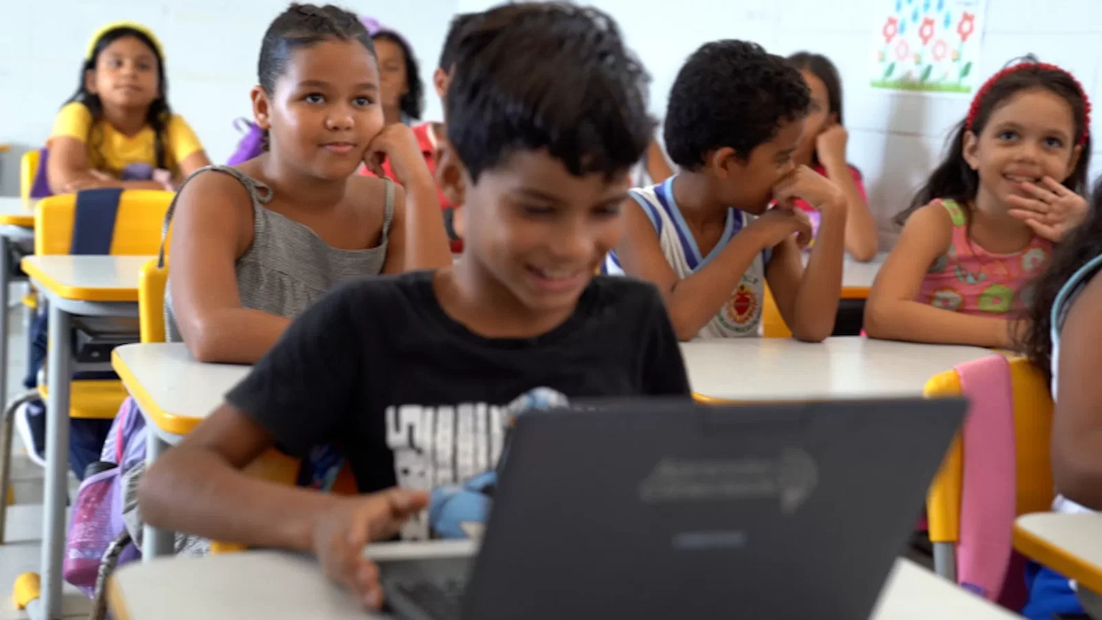 Brasil supera marca de 100 mil escolas públicas conectadas