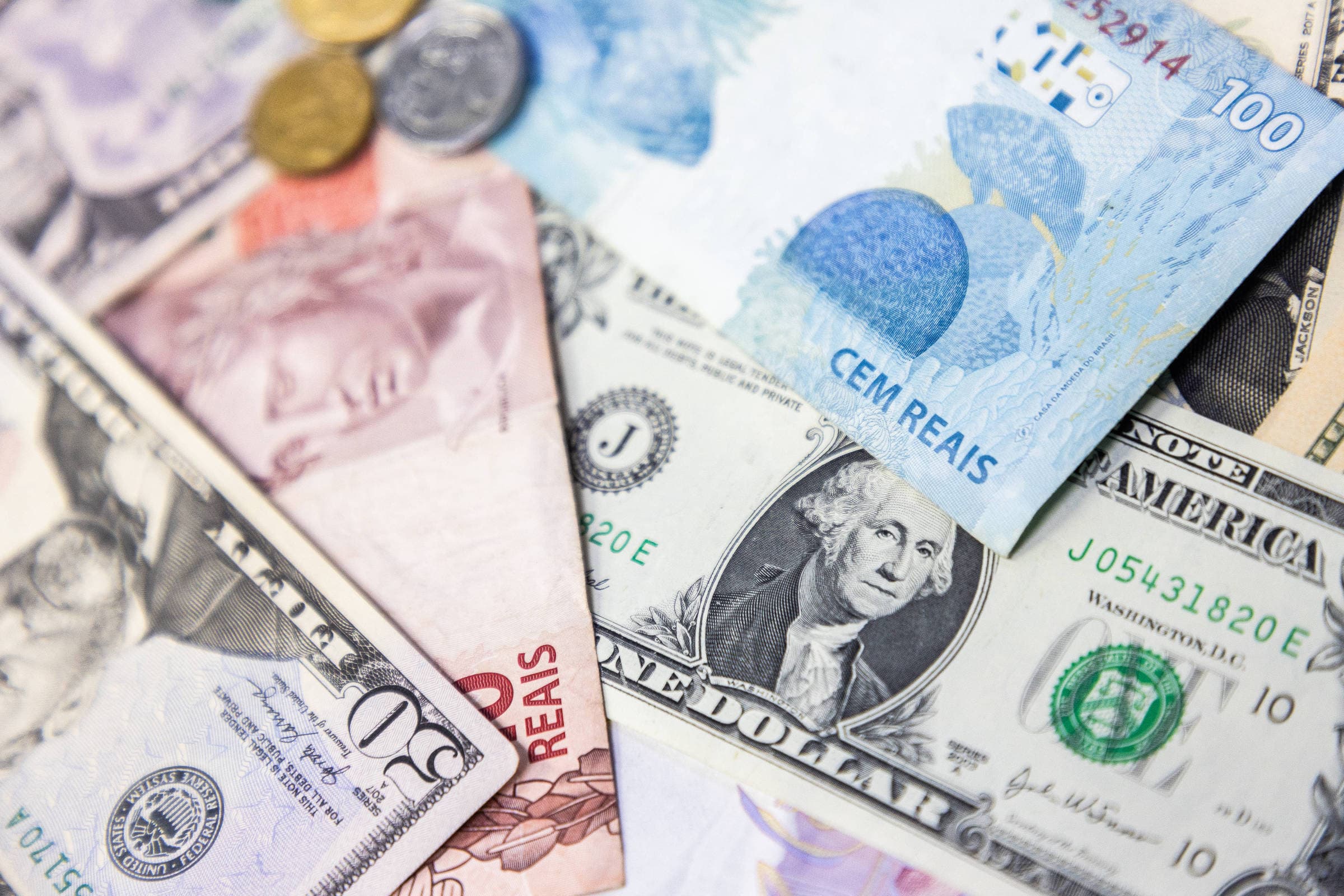 Brasil ganha 9.215 milionários no último ano, mas desigualdade permanece alta