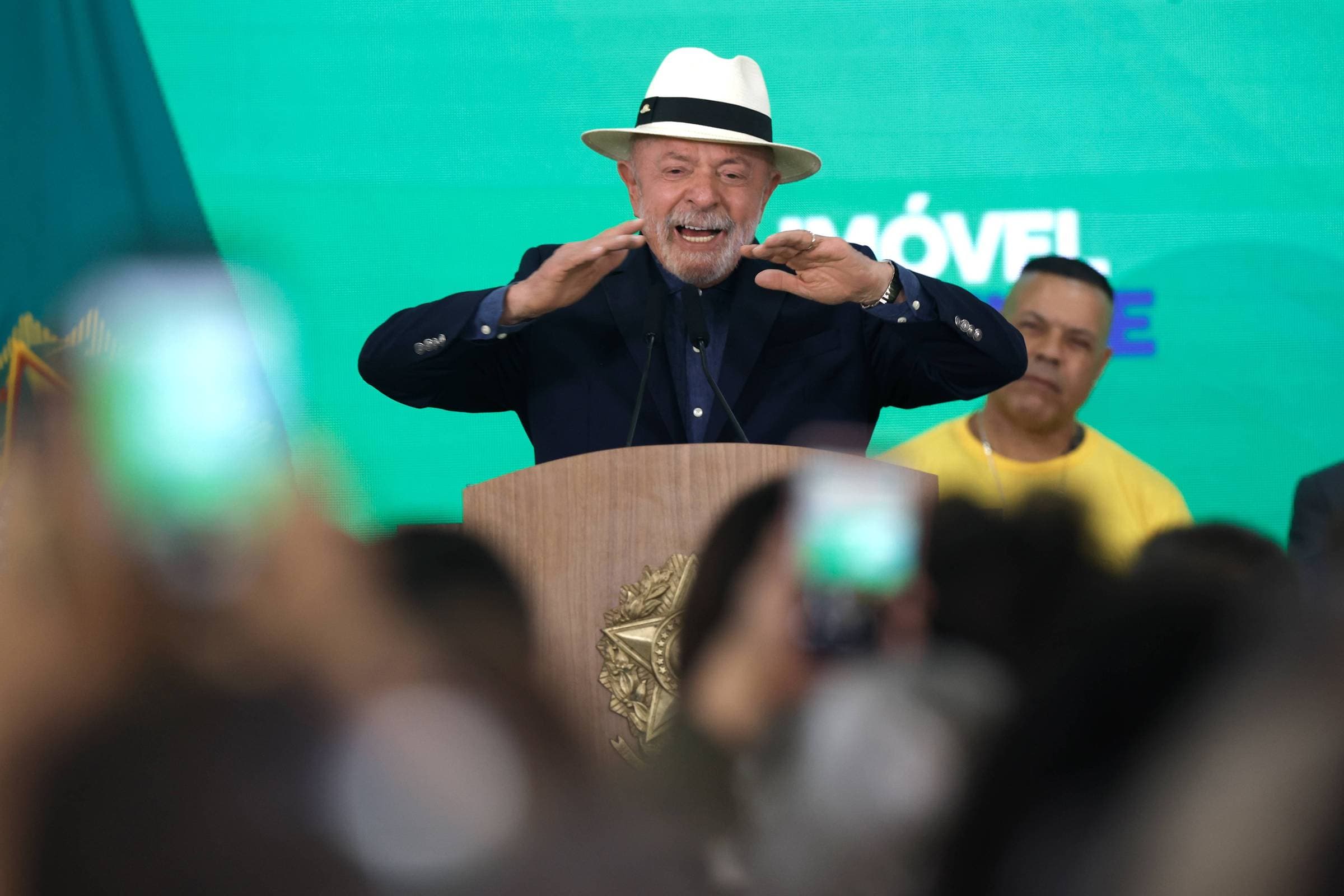 Lula defende Pix e promete resposta a tarifas americanas após manifestação de Trump
