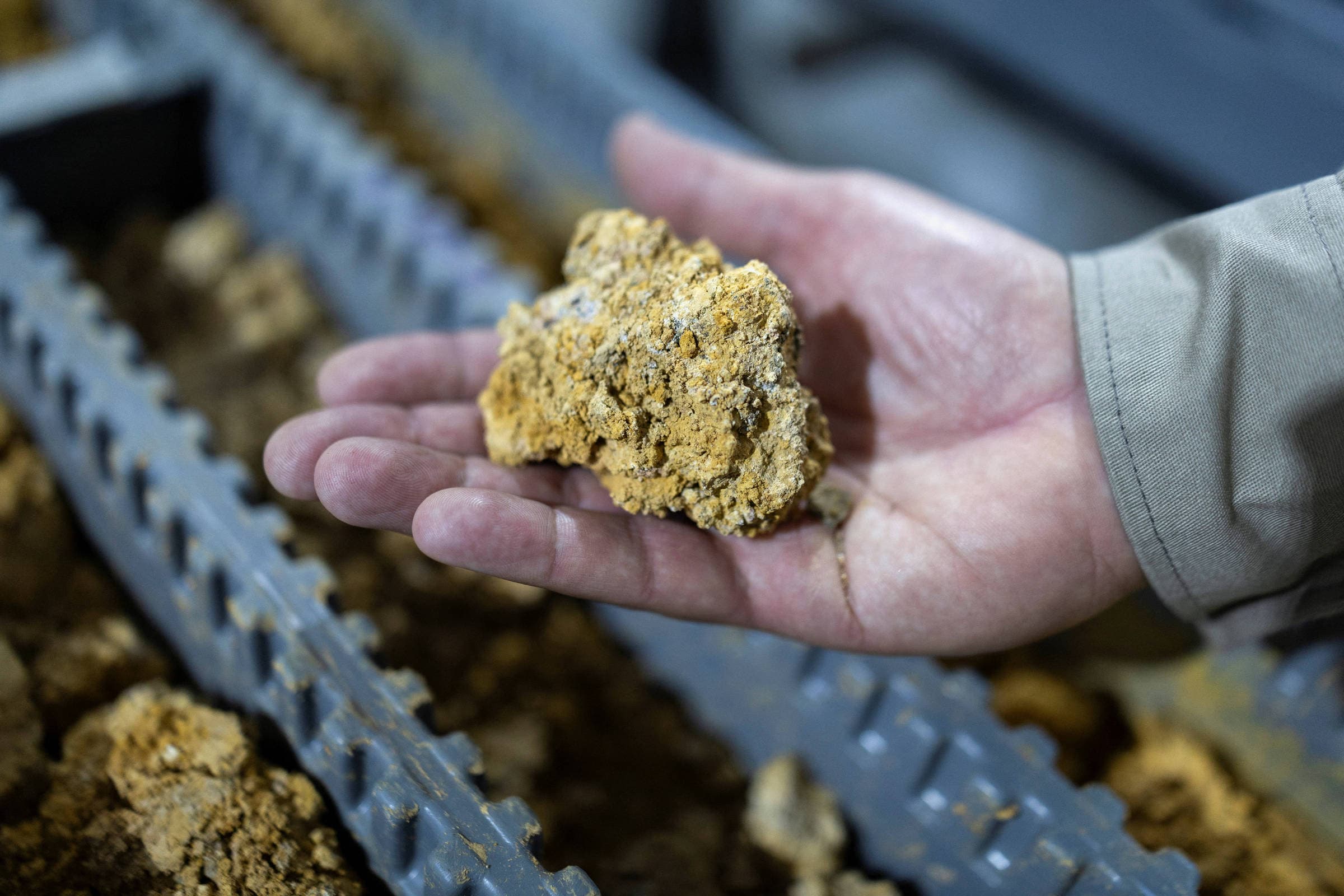 Em aposta no Brasil, UE se diferencia ao estimular refino local de minerais críticos, diz comissário