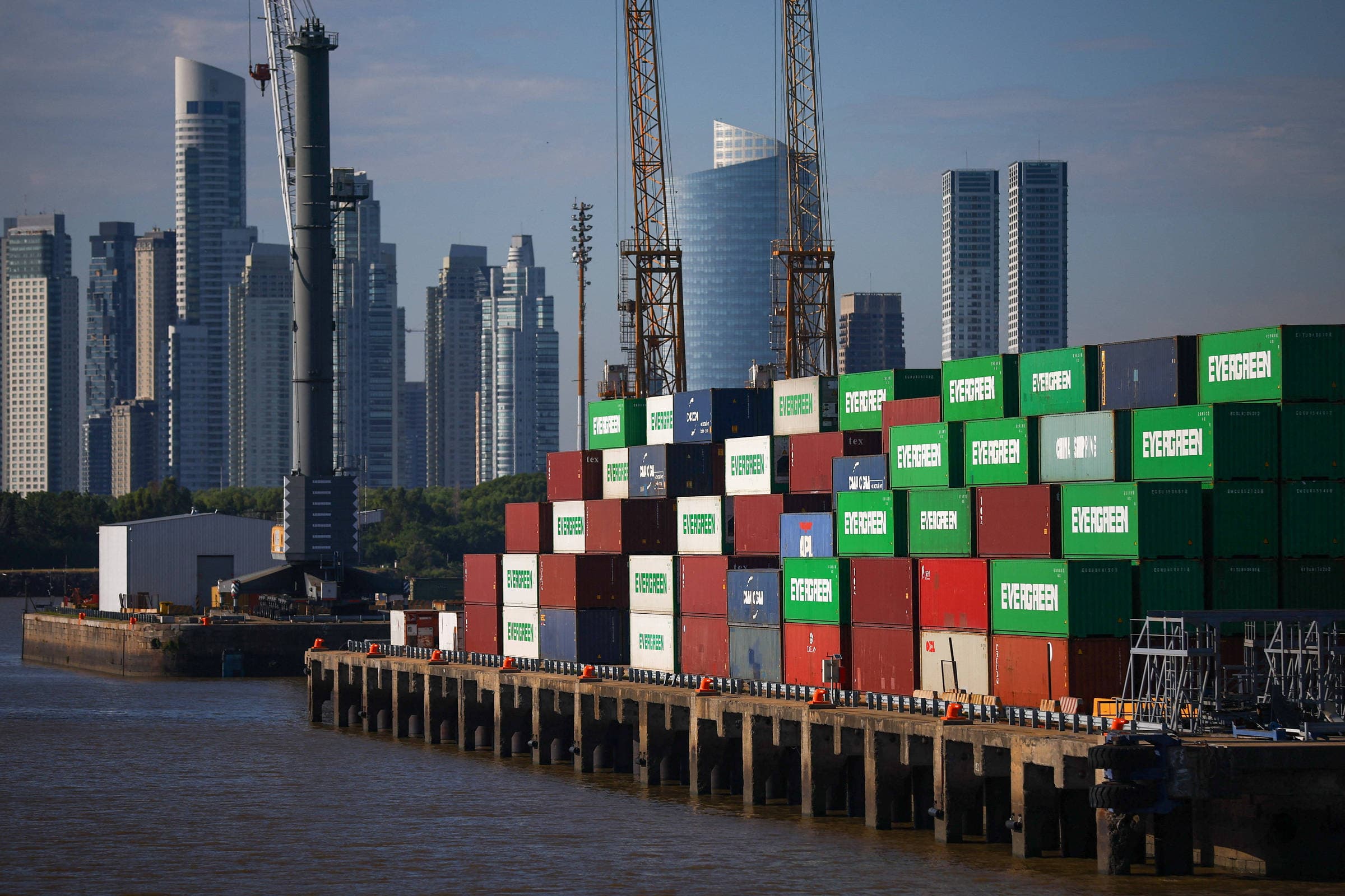 Exportações Brasileiras para Argentina Caem Quase 20% no Semestre; Concorrência Chinesa Aumenta