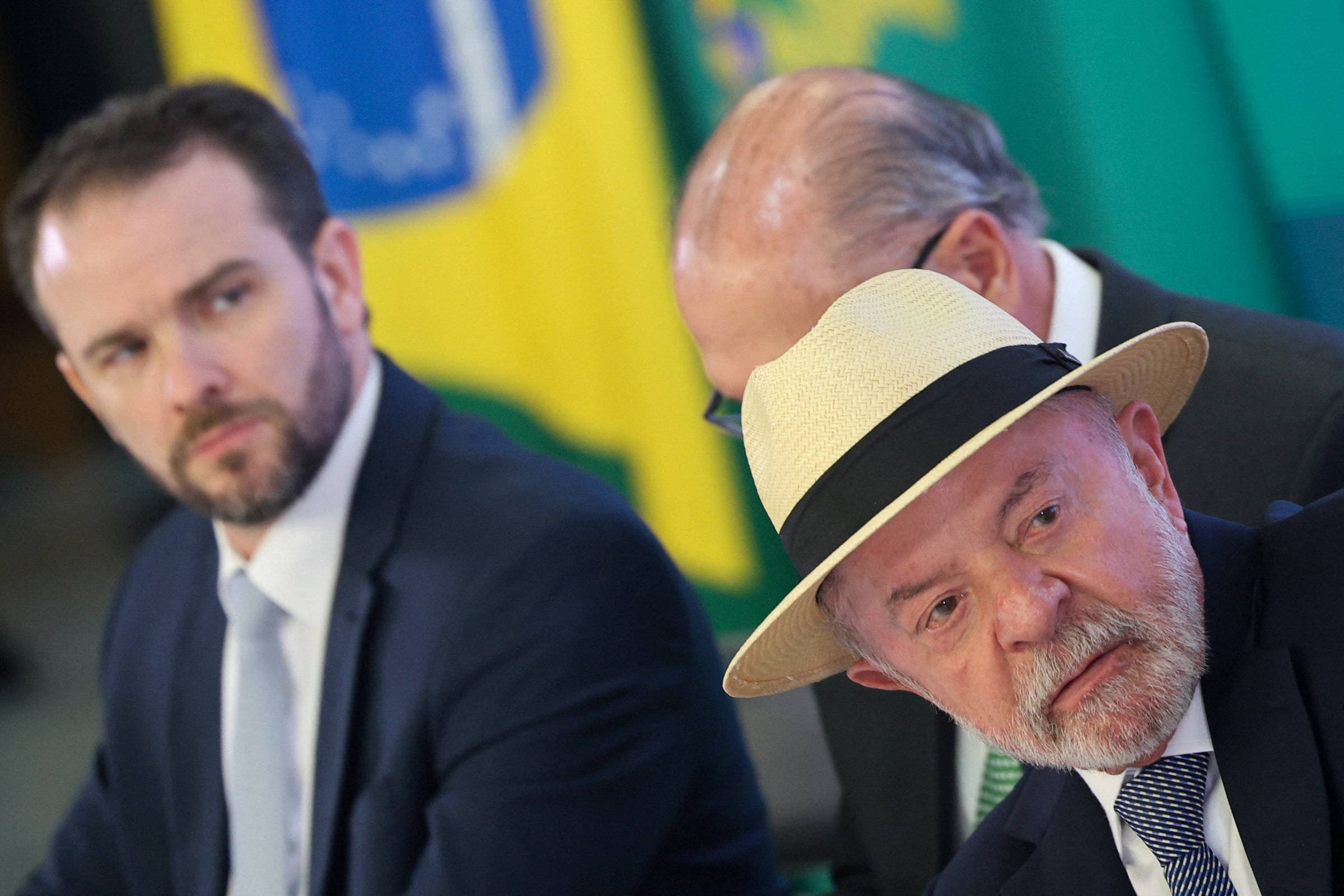Dívida Pública Brasileira Atinge Pior Cenário Previsto, Sinaliza Alerta Fiscal