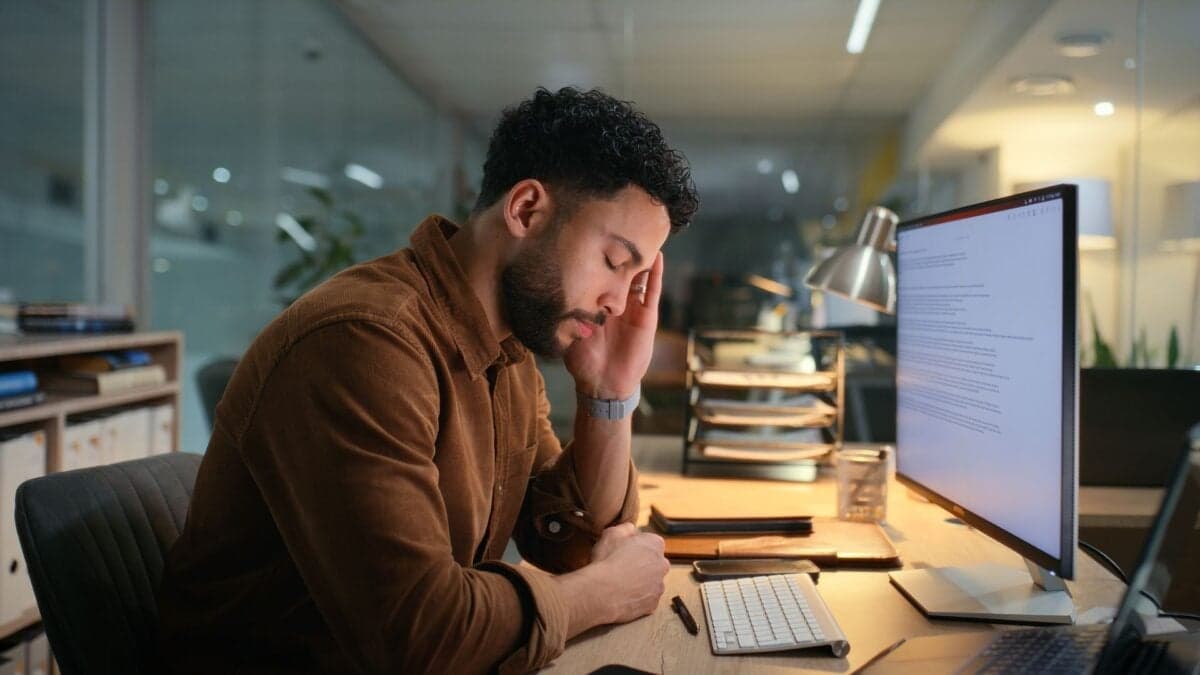 Varejo, Educação e Marketing: Os Setores com Maior Risco de Burnout no Brasil