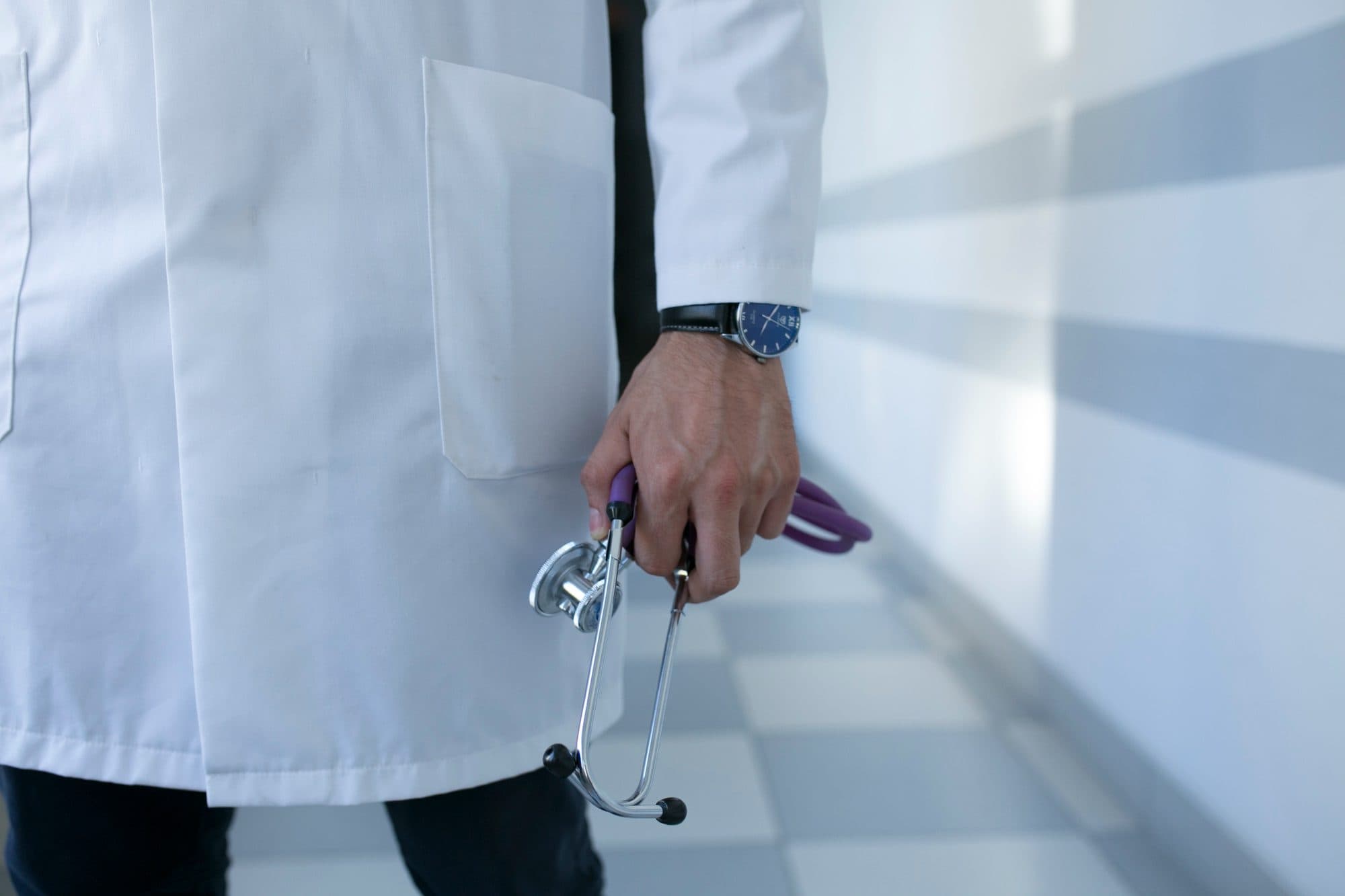 Enamed se torna obrigatório para concluir medicina e atuar na profissão