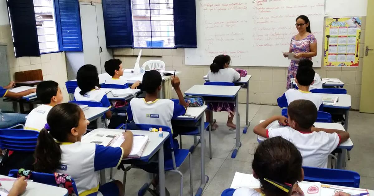 Queda nos índices de distorção idade-série no Brasil levanta debates sobre a qualidade do ensino básico