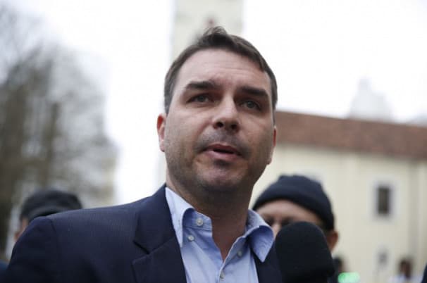 Flávio Bolsonaro é criticado por participação em audiência sobre tarifas nos EUA