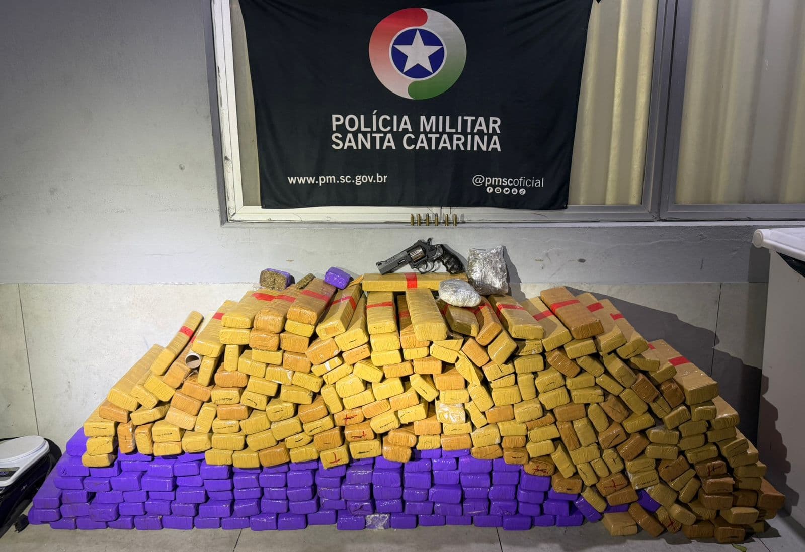 Polícia Militar desarticula esquema e apreende quase 200kg de maconha em Itajaí e Brusque