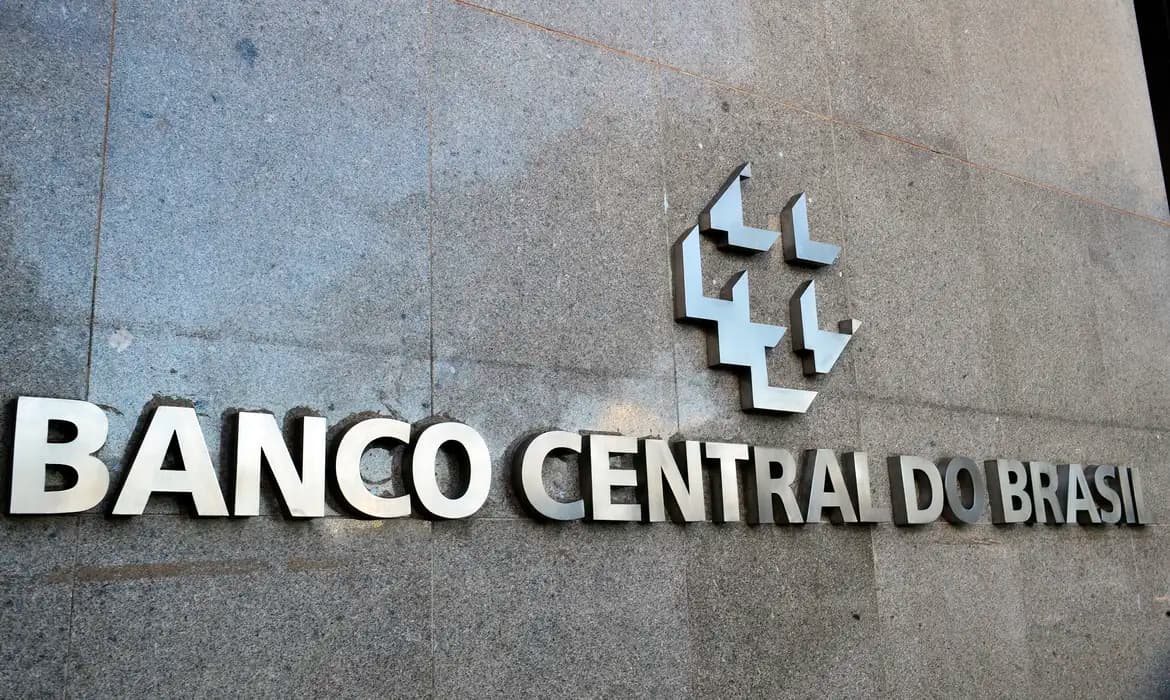 Mercado Financeiro Aumenta Projeção da Selic para 13,75% em 2026 em Meio a Pressões Inflacionárias