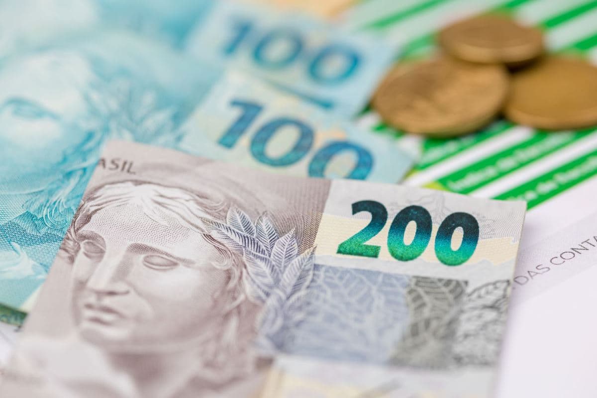 Contas Públicas Brasileiras Registram Superávit Primário de R$ 24,6 Bilhões em Abril