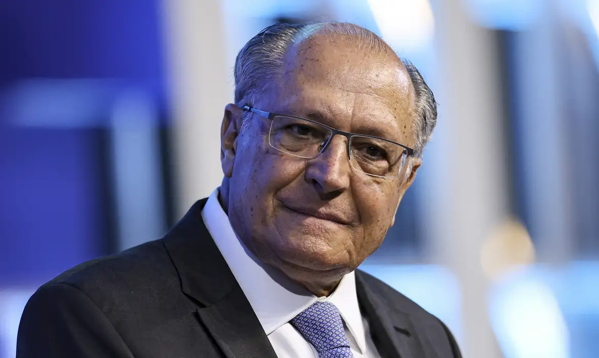 Governo federal prioriza abastecimento e contenção do preço do diesel, afirma Alckmin