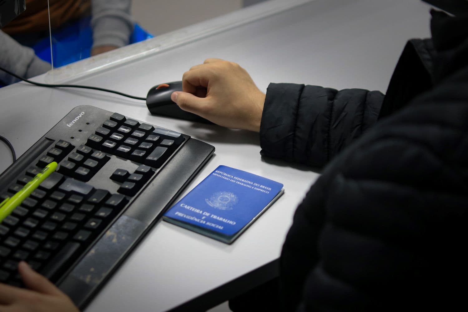 Sine em SC: Mais de 8 mil vagas de emprego disponíveis em todo o estado