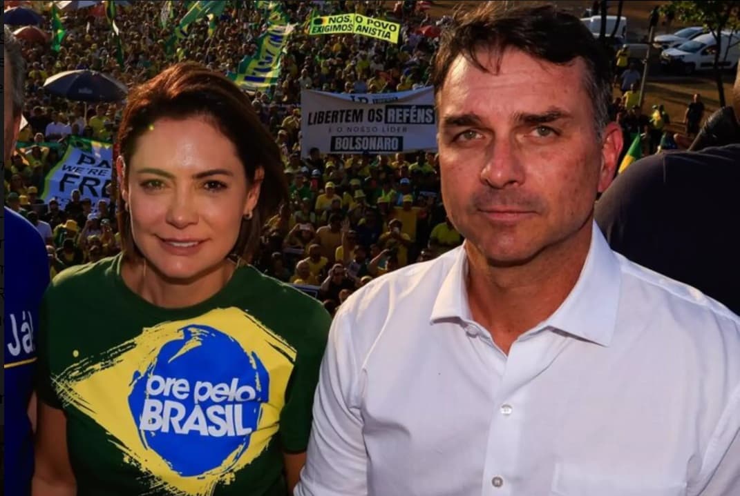 ‘Tem que perguntar para o Flávio’, diz Michelle sobre áudios do senador a Vorcaro