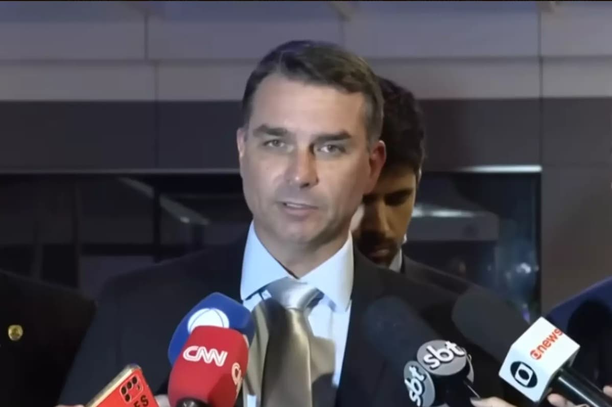 Tarcísio de Freitas diz que Flávio Bolsonaro pode vencer Lula no 1º turno