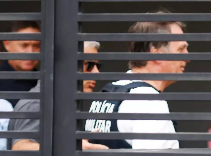 Defesa de Bolsonaro solicita a Alexandre de Moraes aval para cirurgia no ombro