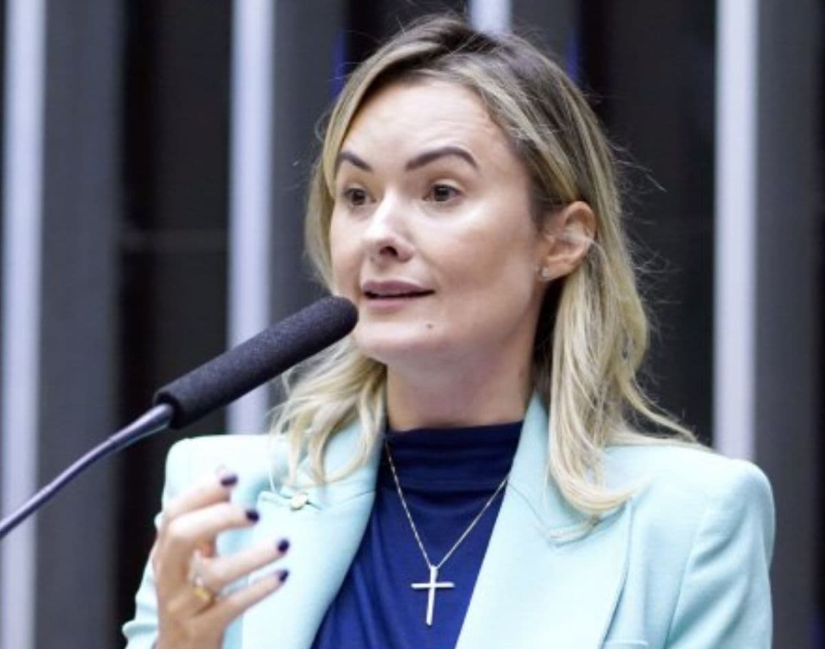 PT aciona TSE contra Flávio Bolsonaro e Júlia Zanatta por ataques às urnas eletrônicas