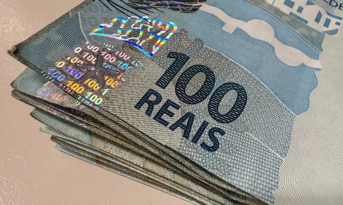 Brasileiros ainda têm mais de R$ 5,1 bilhões esquecidos em bancos, de acordo com o BC