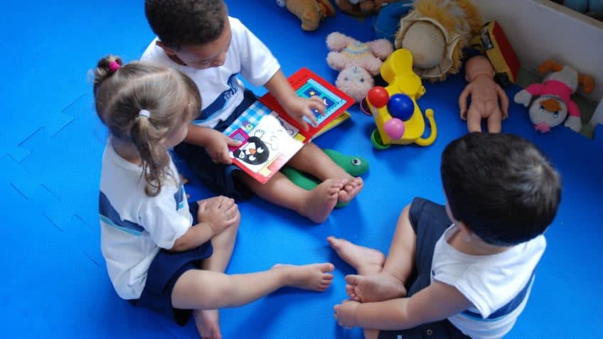 Educação infantil avança em linguagem e matemática, diz estudo