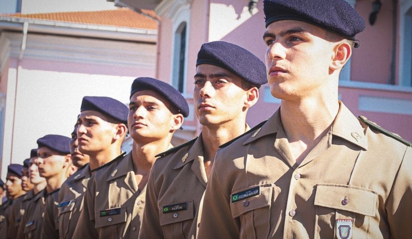Escola de Cadetes abre 440 vagas para formação de oficiais do Exército - Folha Vitória