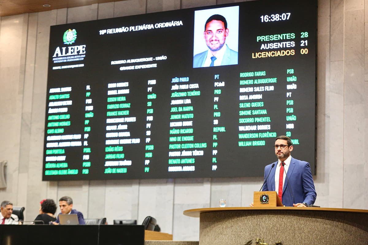 Proposta em Pernambuco busca proteger banhistas de ataques de tubarão com redes ambientais