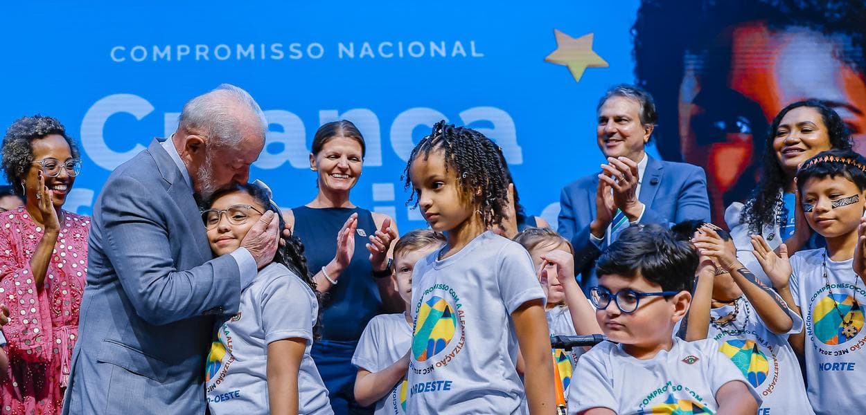 Dia da Educação no Brasil reflete compromisso global e avanços históricos no acesso ao ensino
