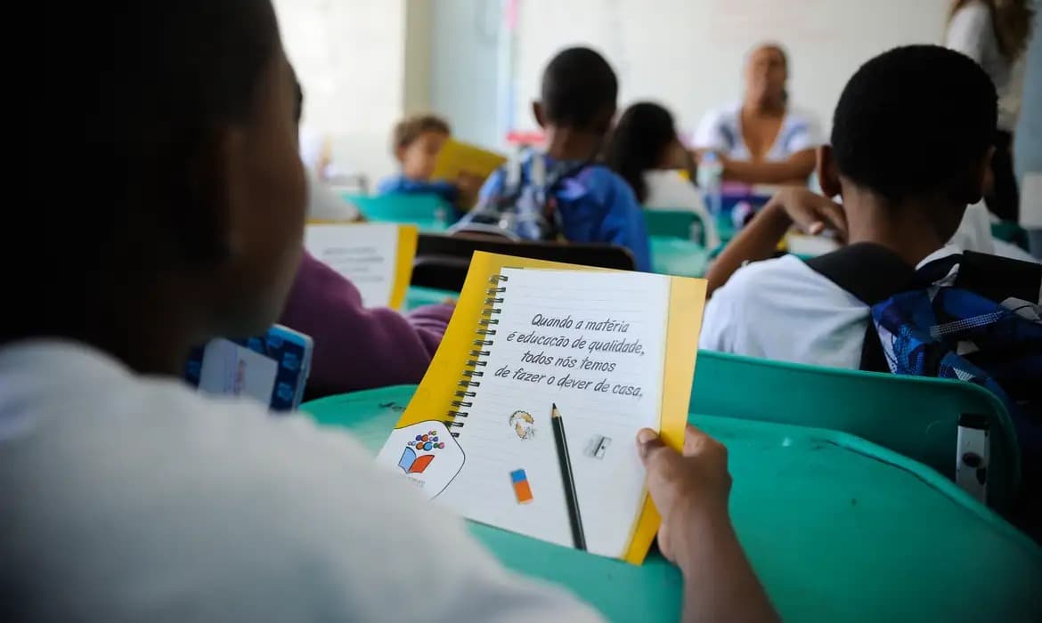 Queda de matrículas expõe crise e abre nova chance para educação brasileira