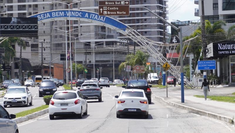 Itajaí e Balneário Camboriú Unem 'Olhos Eletrônicos' para Combater Crimes e Melhorar Trânsito