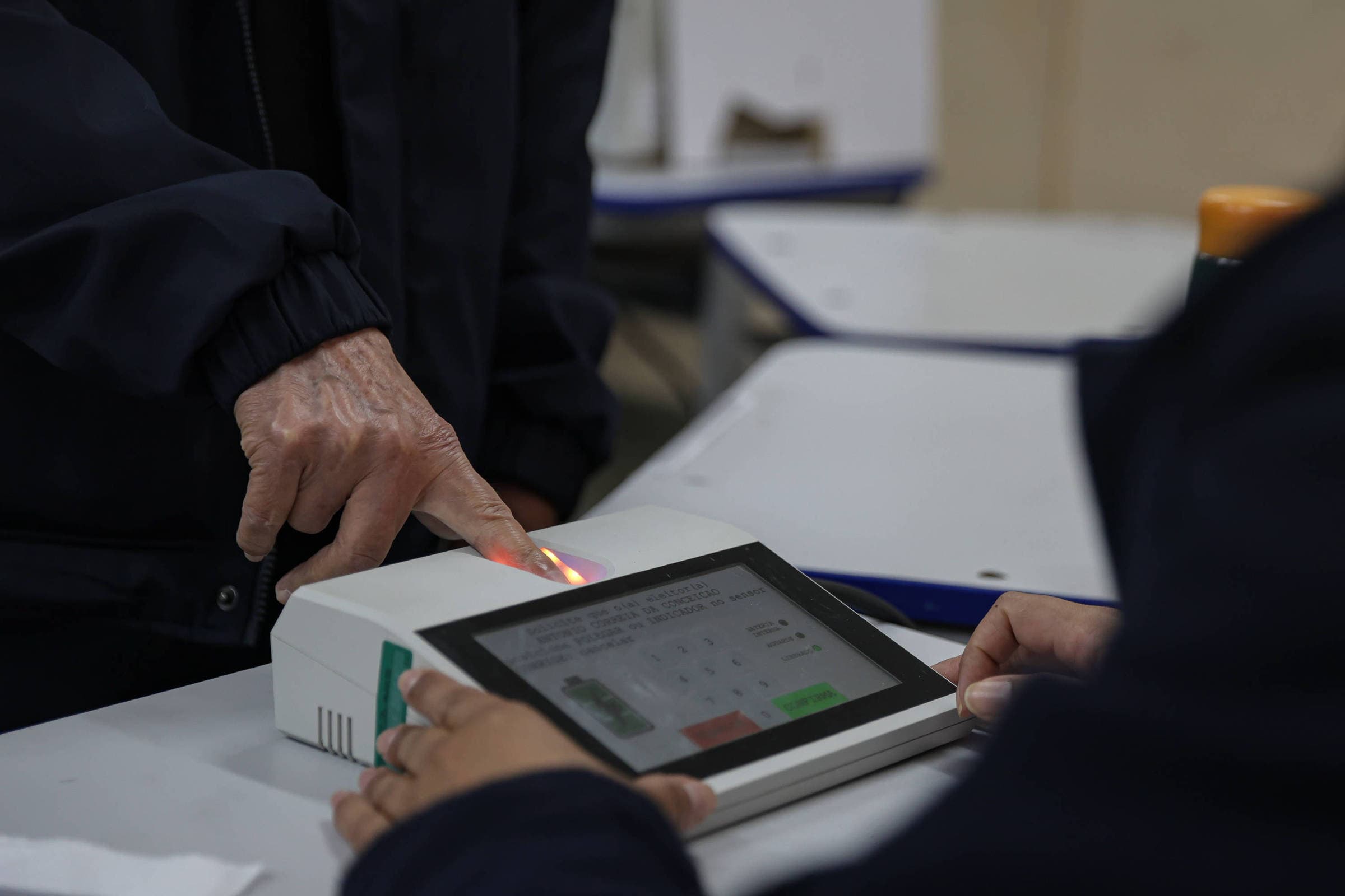 Em eleição com menos jovens, 70+ tem maior interesse em política e prefere Lula, mostra Datafolha