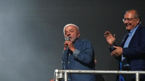 AO VIVO Bovespa cai após acionar 'circuit braker', e dólar dispara após vitória de Lula; siga