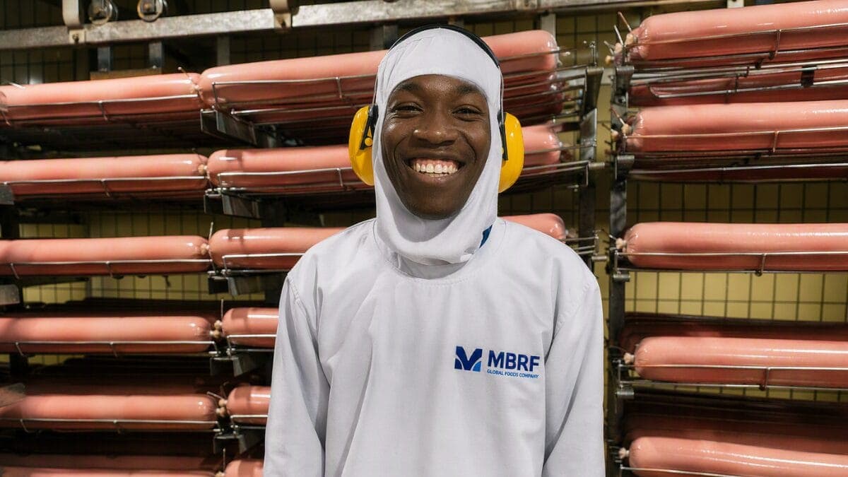 Gigante Alimentícia Transforma Vidas de Imigrantes no Oeste de SC com Oportunidades de Emprego