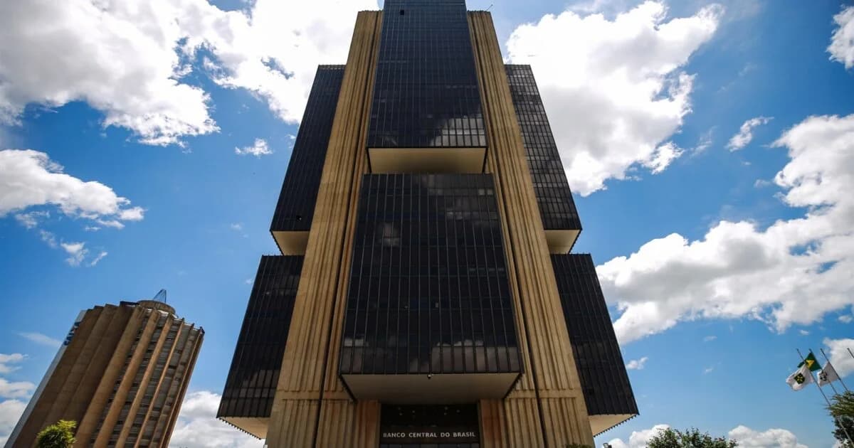 Dívida pública do Brasil chega a R$ 9,38 trilhões e preocupa economia - IstoÉ