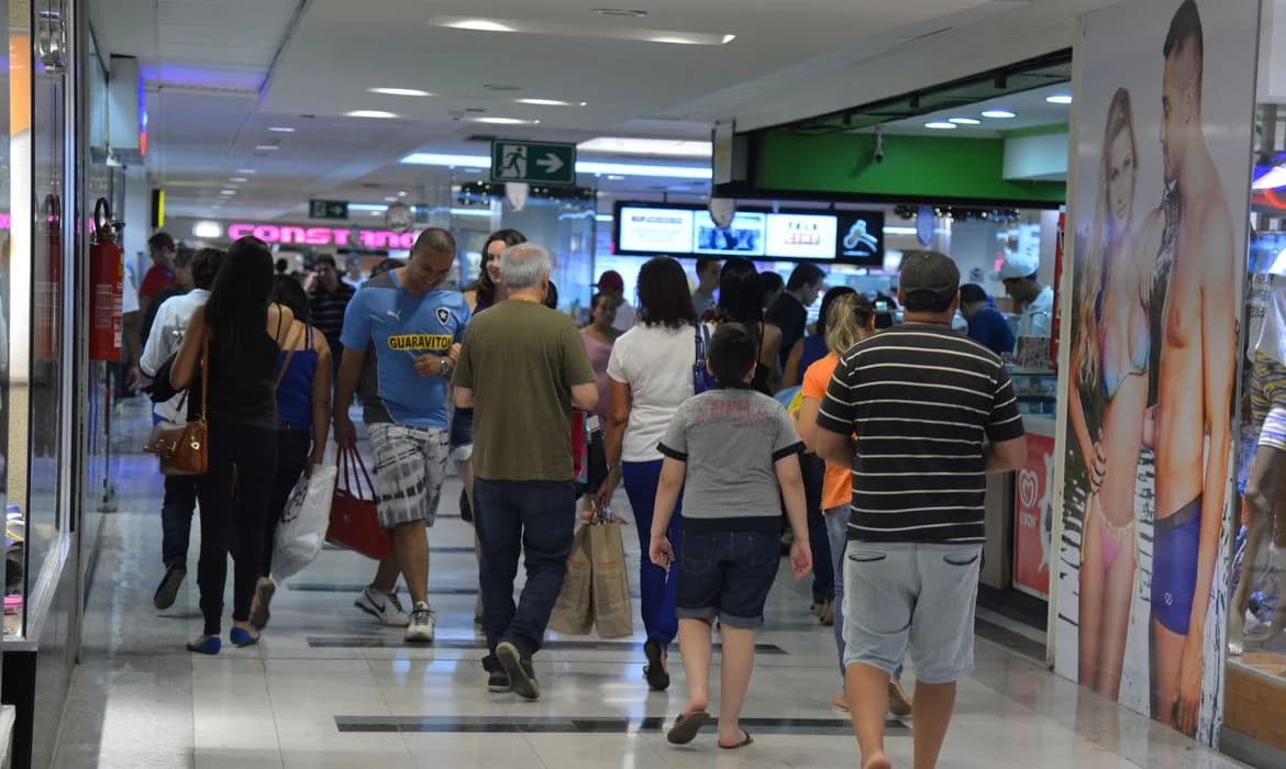 Setor de Serviços do Brasil Estagna em Julho, Aponta IBGE e Decepciona Mercado