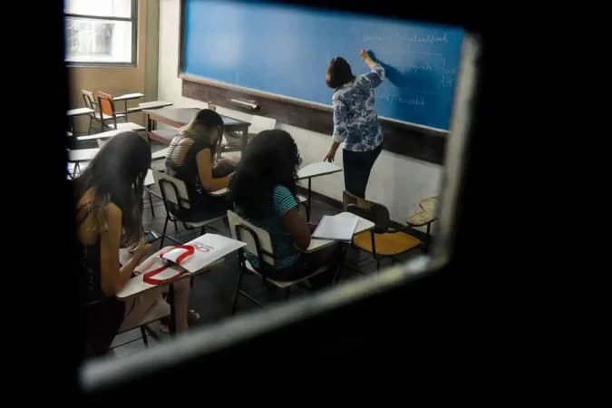Alguns destaques do Anuário da Educação Brasileira