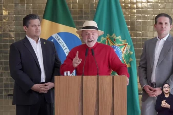 Lula diz querer 'pacificar o Brasil' e critica polarização política