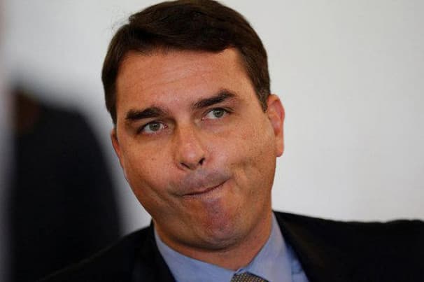 Nova revelação sobre Flávio Bolsonaro amplia pressão no caso Master