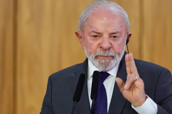 Lula lidera pesquisa CNT/MDA contra Flávio Bolsonaro