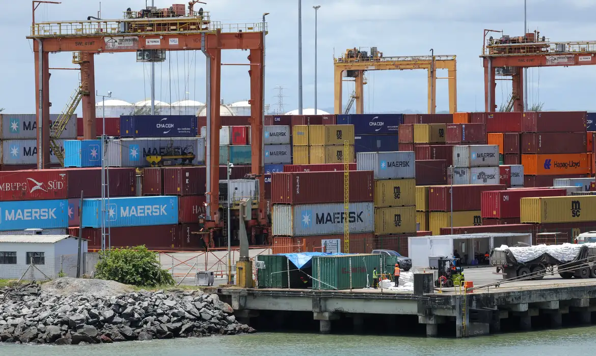 EUA impõem tarifas de até 37,5% sobre US$ 6,6 bilhões em exportações brasileiras