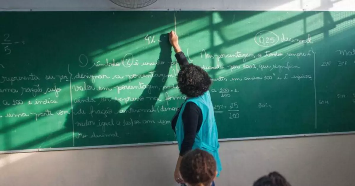 Brasil possui cerca de um professor jovem para cada três docentes com 60 anos ou mais