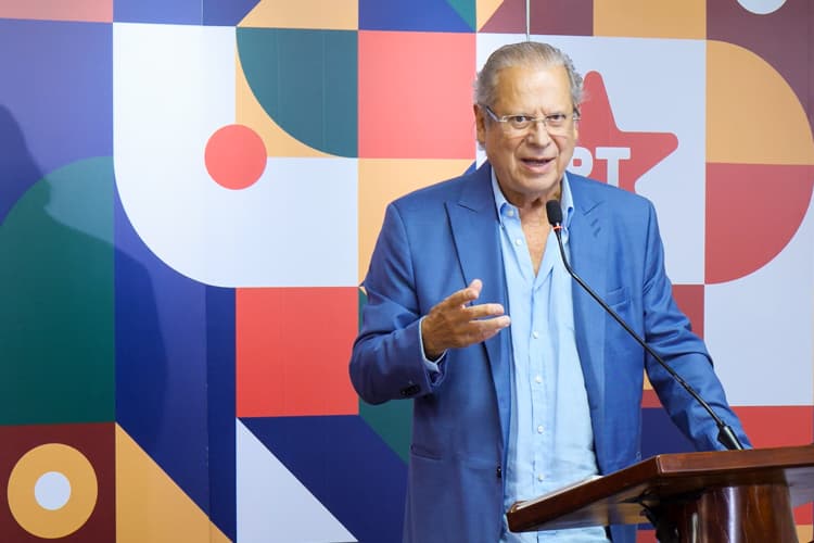 Só juventude tem força para uma revolução social e política no Brasil, prega Dirceu