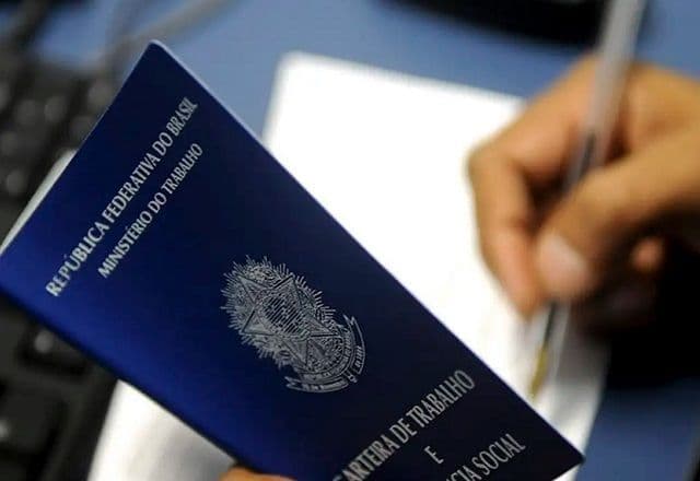 Brasil cria 165,8 mil empregos formais em agosto