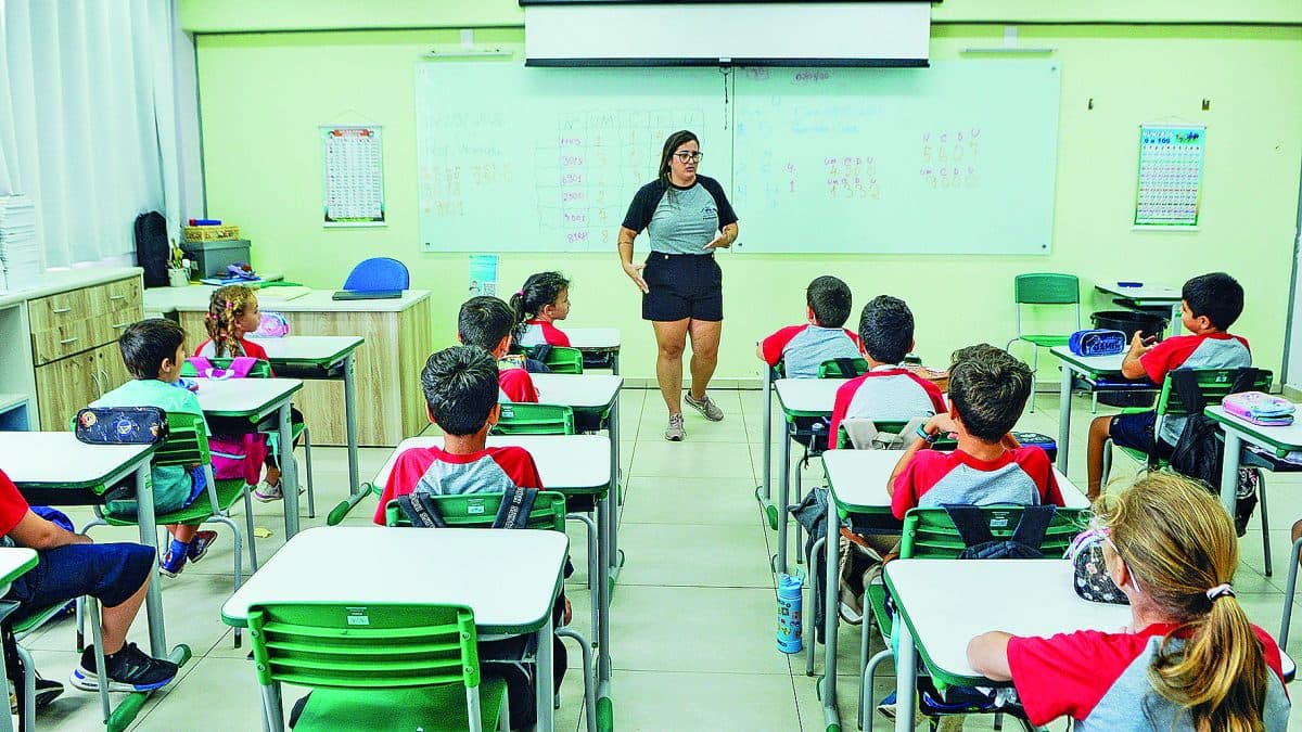 Senado aprova projeto que inclui educação financeira e empreendedorismo no currículo escolar