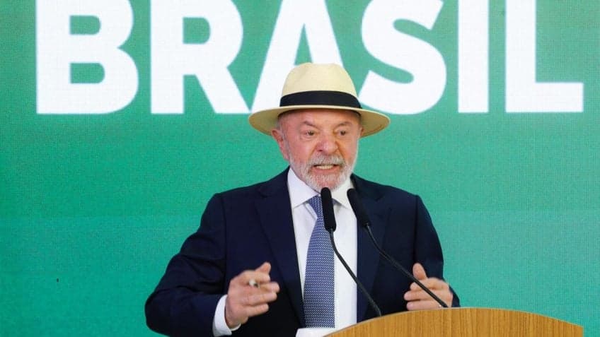 Lula critica "podridão" na política e aponta internet como "fábrica de mentiras"