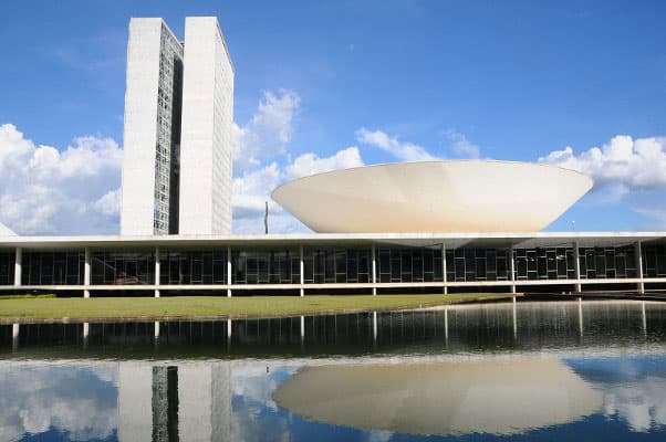 Câmara dos Deputados debate marco legal para impulsionar economia digital e inteligência artificial no Brasil