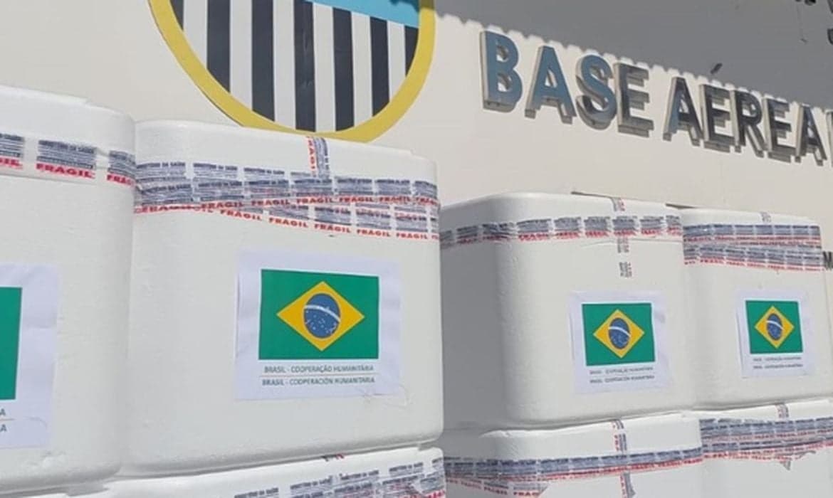 Brasil envia 690 mil doses de vacinas e suprimentos médicos para a Venezuela