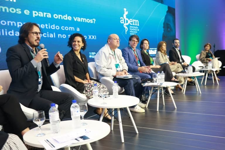 HU Brasil debate formação de médicos no país em oficina nacional da Associação Brasileira de Educação Médica