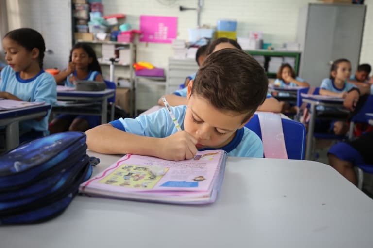 CNE orienta redes de ensino sobre organização do calendário escolar durante a Copa do Mundo Feminina de 2027