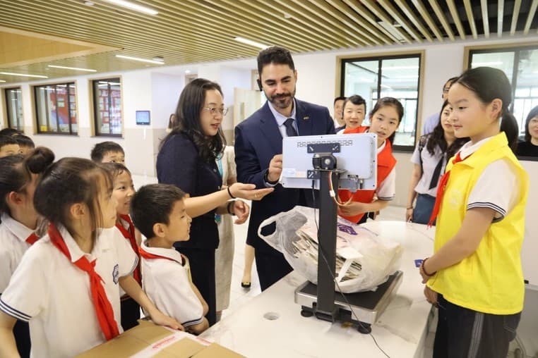 Em missão na China, Governo do Brasil discute o uso da inteligência artificial na educação