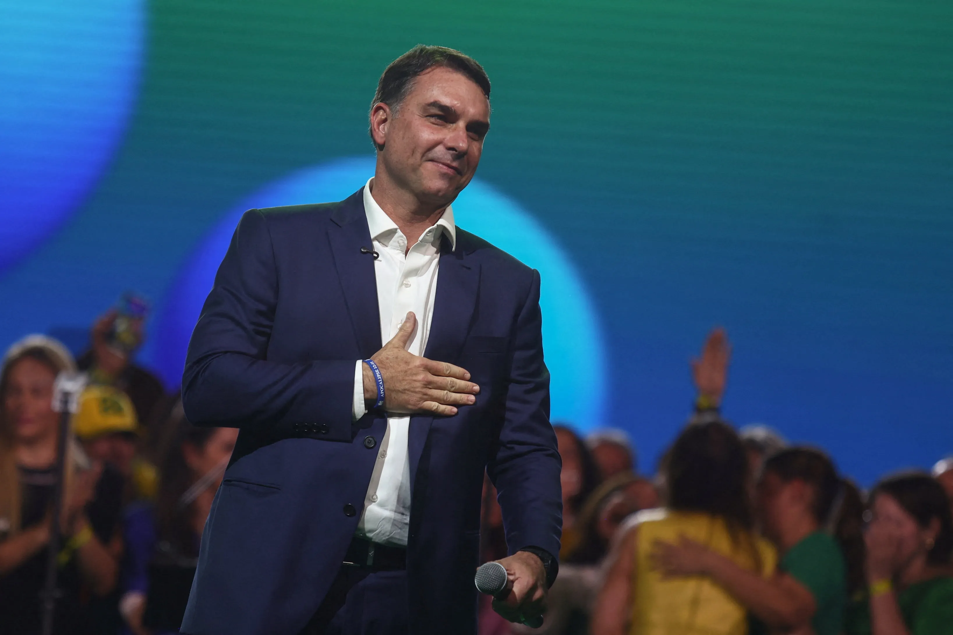 Flávio Bolsonaro: ‘ideia é criar ministério da segurança pública com os estados’