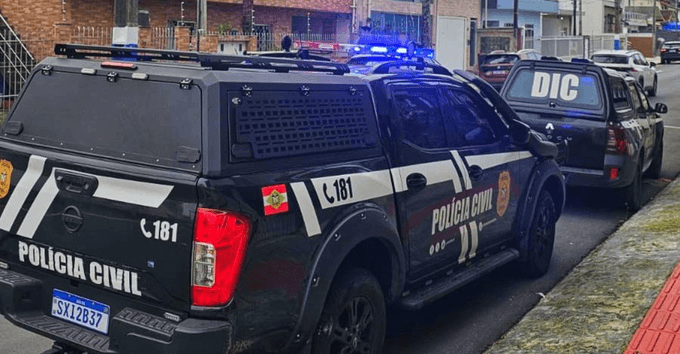 Falso Policial Civil Ameaça Morador e é Alvo de Busca em Balneário Camboriú e Itajaí