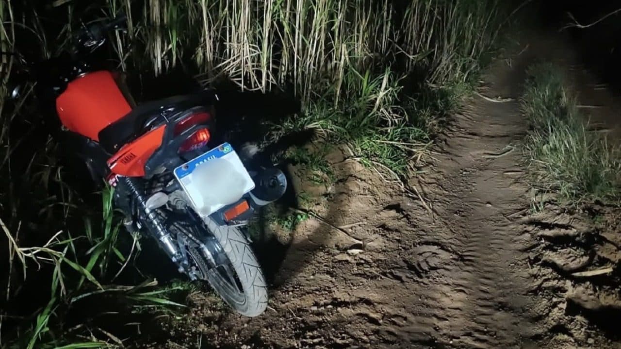Moto furtada em Chapecó é encontrada abandonada em estrada vicinal no RS