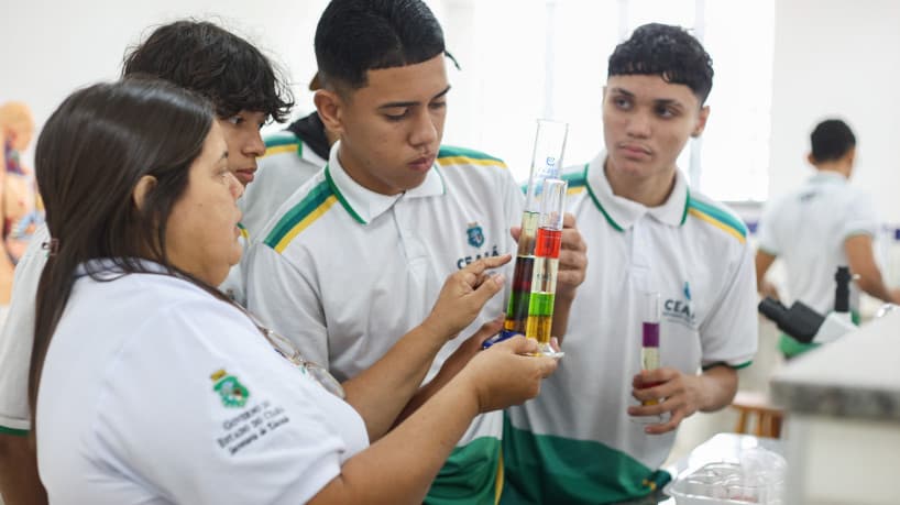 Dia da Escola: o papel da educação e filmes que fazem refletir